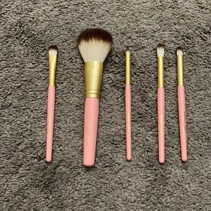 Too Faced Teddy Bear brush set